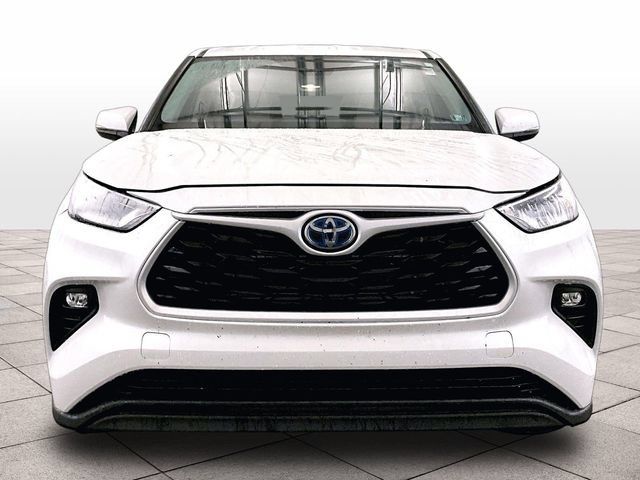 Used 2022 Toyota Highlander LE AWD/4WD image 3