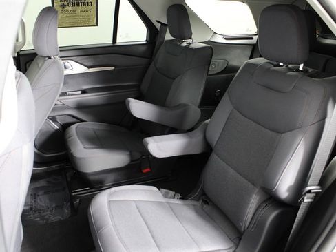 Used 2025 Ford Explorer Active image 18