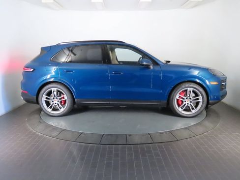 Certified 2026 Porsche Cayenne S AWD/4WD image 8