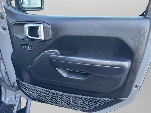 Used 2019 Jeep Wrangler Sport image 28