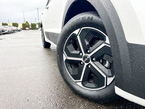 Certified 2024 Kia Niro EX image 2