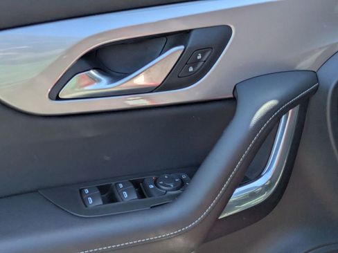 Used 2025 Chevrolet Blazer LT AWD/4WD image 16