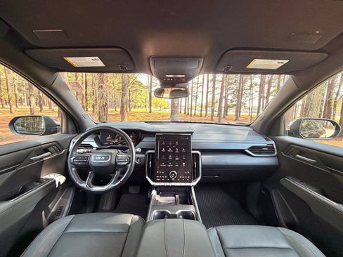 Used 2024 GMC Acadia AT4 w/ Luxury Package AWD/4WD image 2