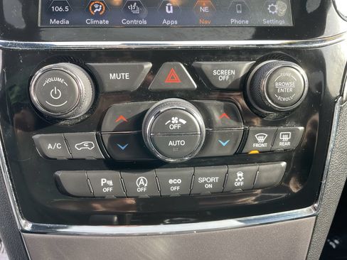 Used 2020 Jeep Grand Cherokee Laredo AWD/4WD image 38