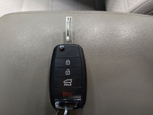 Used 2020 Kia Sorento LX FWD image 32