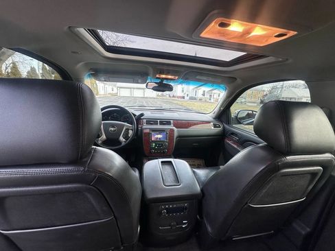 Used 2014 Chevrolet Suburban LTZ image 16