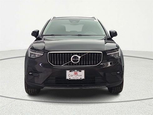 Used 2023 Volvo XC40 B5 Plus image 2