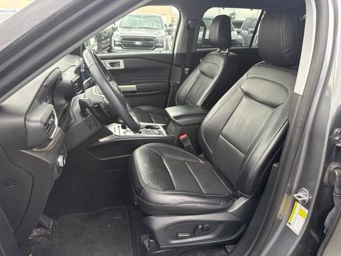Used 2021 Ford Explorer Limited w/ Equipment Group 301A AWD/4WD image 11