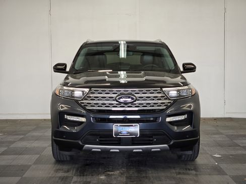 Certified 2023 Ford Explorer Limited w/ Limited Technology Package RWD image 3