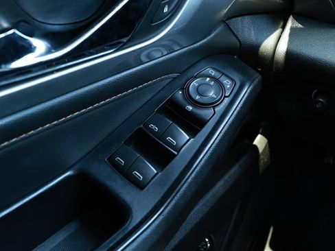 Used 2019 Chevrolet Traverse LT FWD image 21