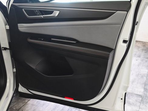 Used 2025 Volkswagen Atlas Peak Edition SE image 10