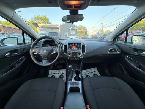 Used 2017 Chevrolet Cruze LT w/ Sun And Sound Package FWD image 26