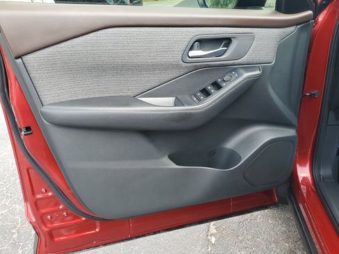 Used 2022 Nissan Rogue SV image 17