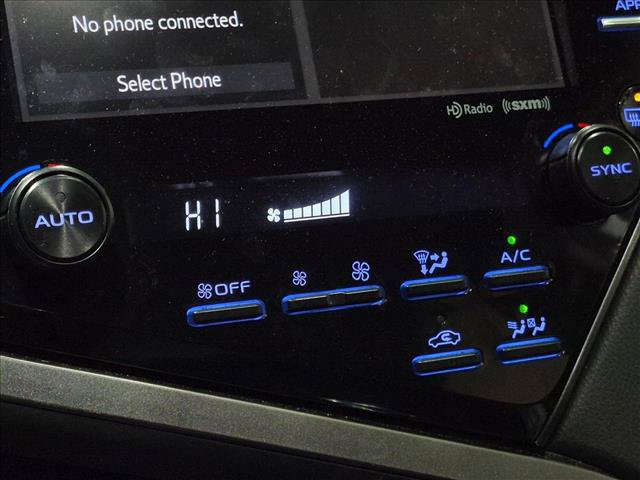 Used 2020 Toyota Camry XLE FWD image 19