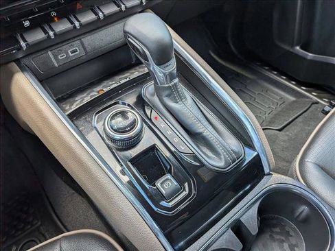 Used 2024 GMC Canyon Denali image 16