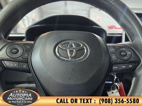 Used 2020 Toyota Corolla LE FWD image 19