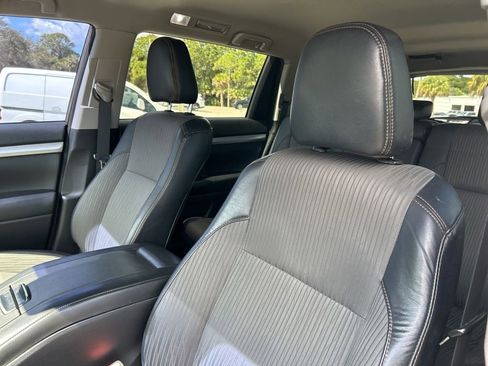 Used 2018 Toyota Highlander Plus image 22