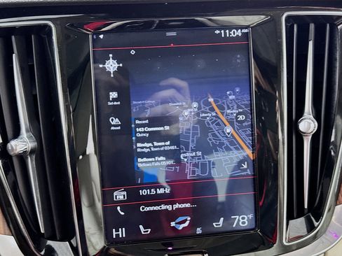 Used 2020 Volvo S60 T6 Momentum image 2