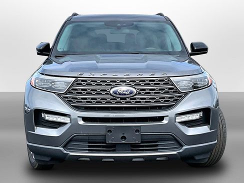 Used 2023 Ford Explorer XLT w/ Equipment Group 202A AWD/4WD image 3