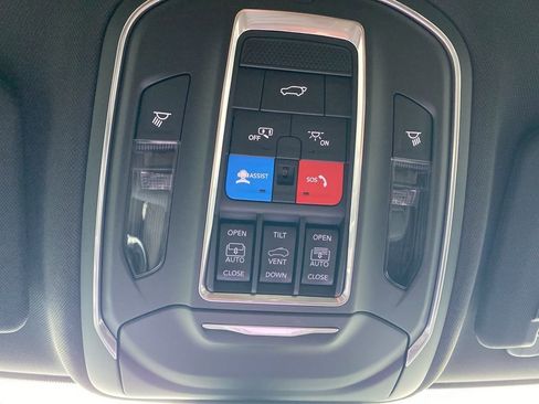 New 2025 Jeep Grand Cherokee Limited w/ Luxury Tech Group II image 35