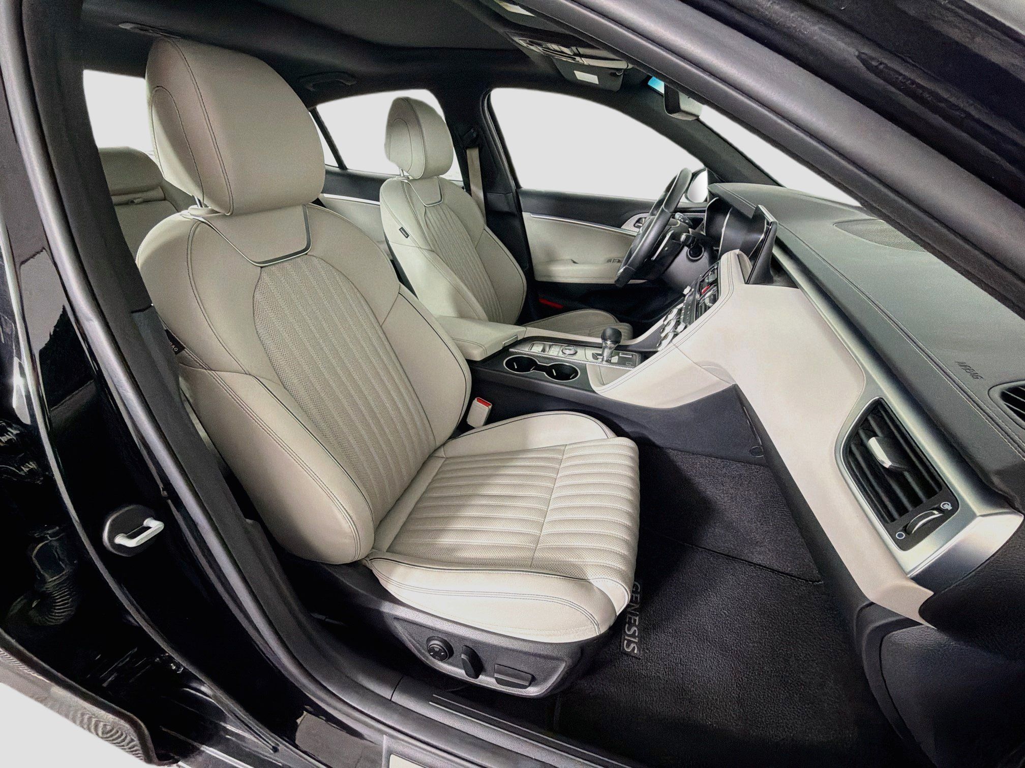 Used 2023 Genesis G70 2.0T w/ Sport Prestige Package RWD image 33