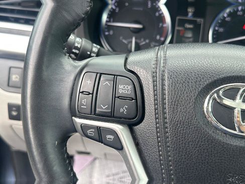 Used 2015 Toyota Highlander Limited w/ Driver Technology Package AWD/4WD image 20