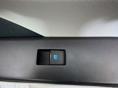 Used 2016 Toyota Camry LE image 30