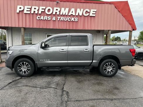Used 2021 Nissan Titan SV w/ SV Convenience Package image 10