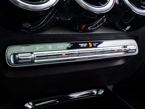 Used 2021 Mercedes-Benz GLB 250 4MATIC w/ Premium Package image 28