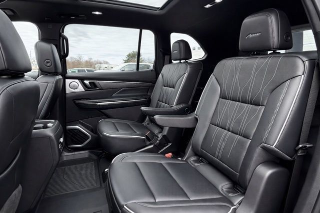 Used 2025 Buick Enclave Avenir w/ Super Cruise Package AWD/4WD image 20