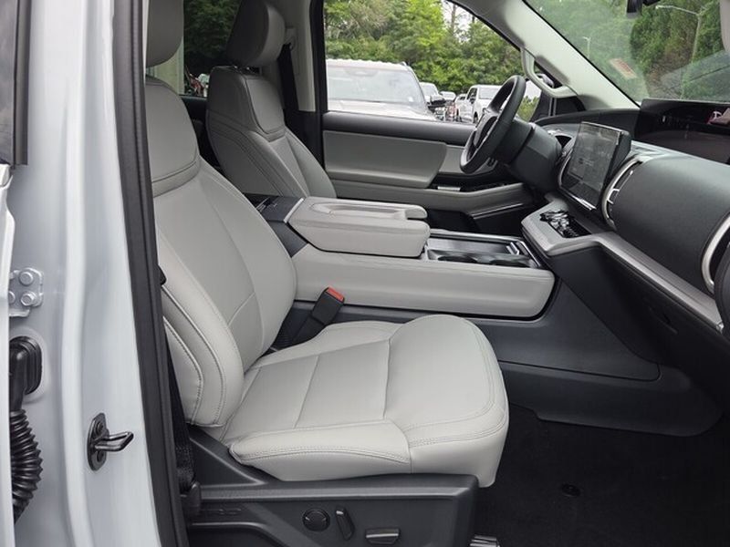 New 2026 Ford Expedition Active RWD image 18