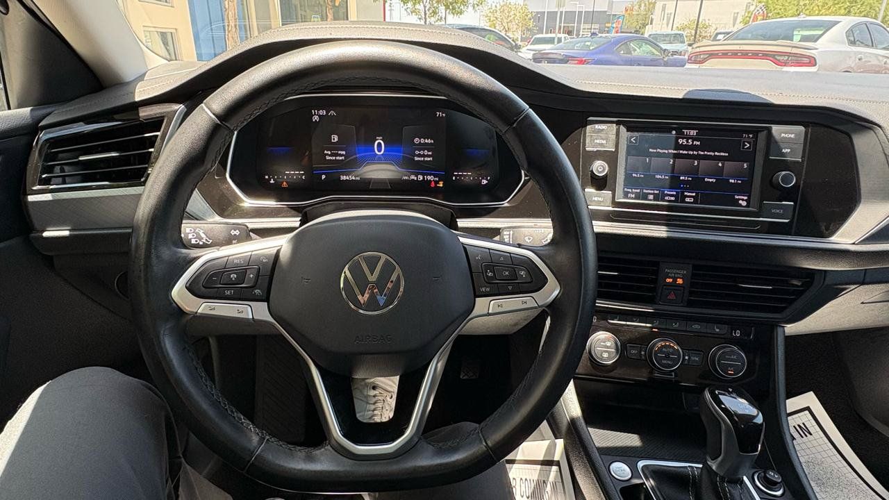 Used 2024 Volkswagen Jetta SE FWD image 12