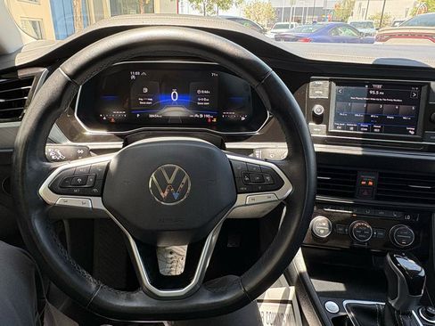 Used 2024 Volkswagen Jetta SE FWD image 12