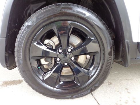 Used 2016 Jeep Cherokee High Altitude w/ Technology Group image 8