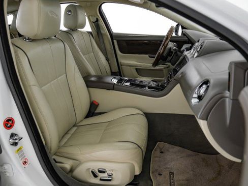 Used 2012 Jaguar XJ L image 33