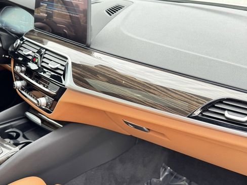 Certified 2023 BMW 530e xDrive w/ Premium Package image 28