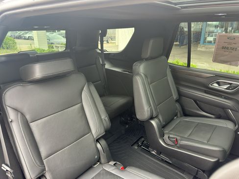Used 2021 Chevrolet Tahoe LT w/ LT Signature Package AWD/4WD image 3