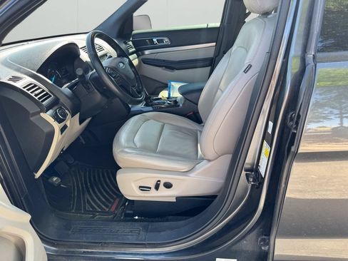 Used 2018 Ford Explorer XLT w/ Equipment Group 202A AWD/4WD image 18