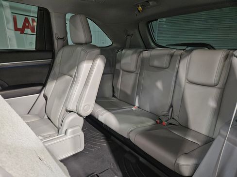 Used 2017 Toyota Highlander Limited Platinum image 40