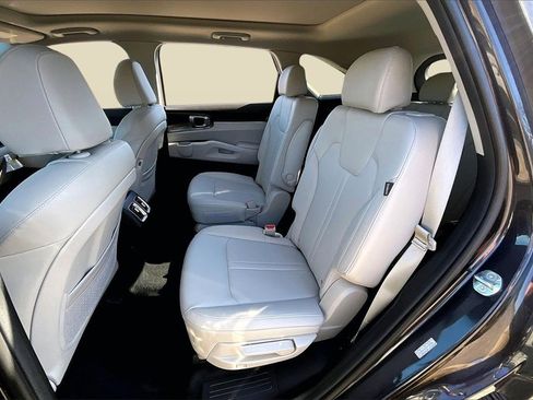 Certified 2025 Kia Sorento EX w/ Panoramic Sunroof Package image 28