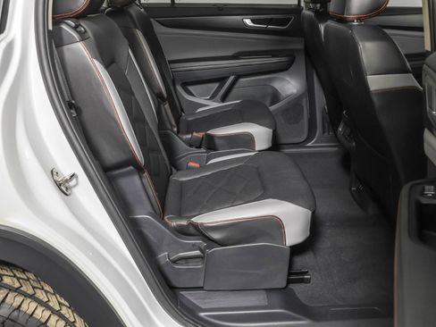 Used 2024 Volkswagen Atlas Peak Edition SEL image 45