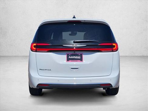 New 2026 Chrysler Pacifica Select FWD image 8