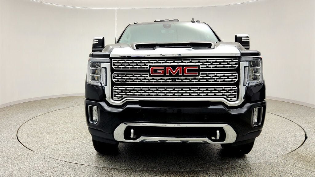 Used 2022 GMC Sierra 2500 Denali w/ Denali Black Diamond Edition AWD/4WD image 2