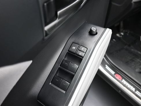 Used 2023 Toyota Highlander L FWD image 19