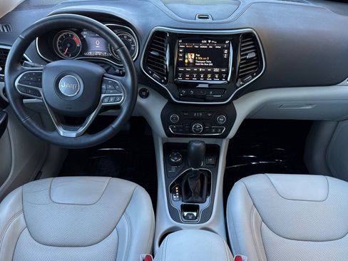 Used 2019 Jeep Cherokee Limited w/ Luxury Group AWD/4WD image 16