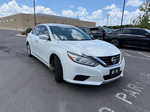 Used 2017 Nissan Altima 2.5 S w/ Power Driver Seat Package FWD image 3