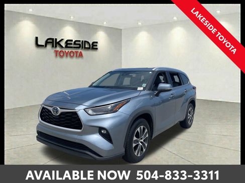 Used 2022 Toyota Highlander XLE FWD image 1