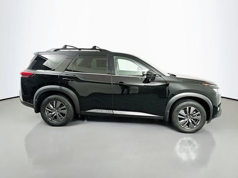 Used 2022 Nissan Pathfinder SV w/ SV Black Package image 8