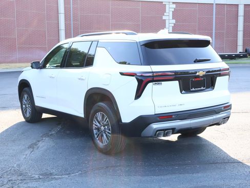 New 2026 Chevrolet Traverse LT w/ Driver Confidence Package AWD/4WD image 7