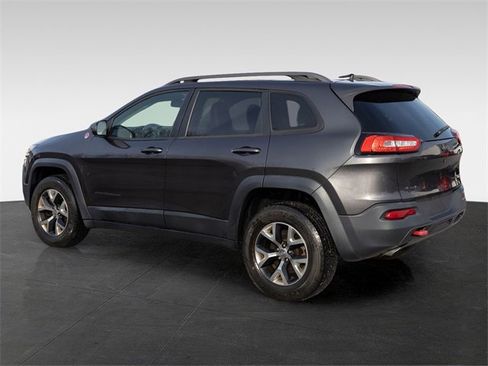 Used 2016 Jeep Cherokee Trailhawk image 5